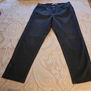 Levi Womens Black crop Jeans